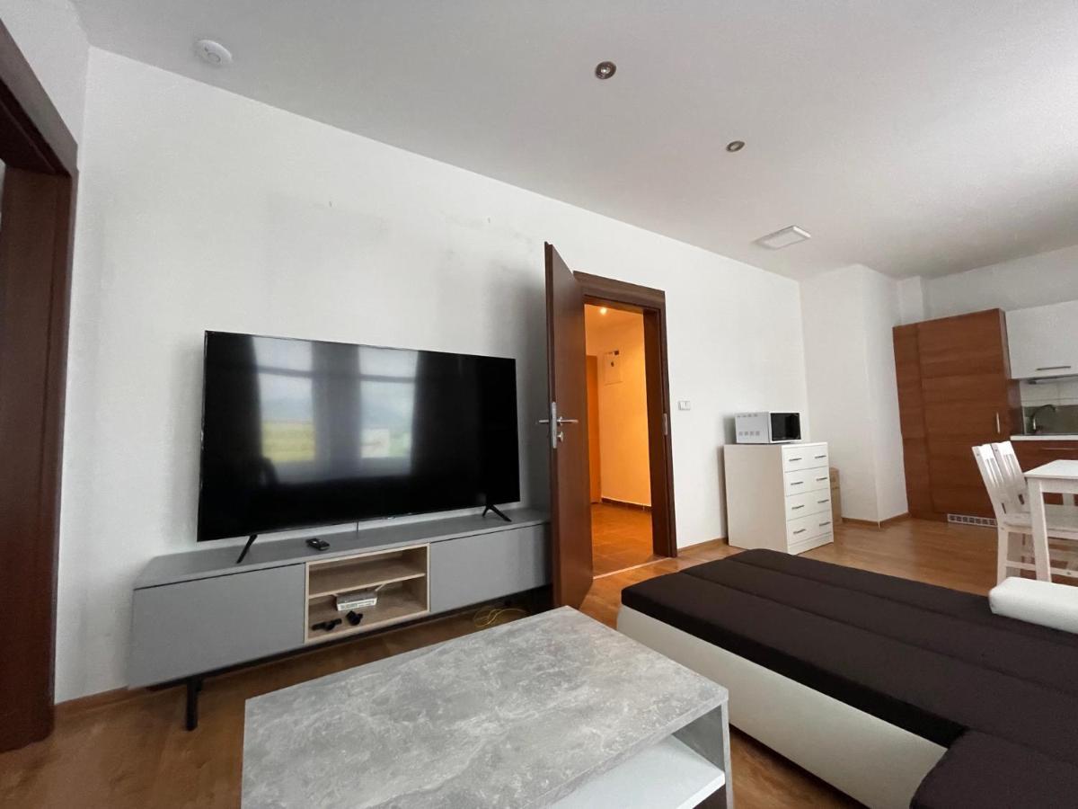 Liptovský Mikuláš 2 Room Apartment - Apartmany Chopok מראה חיצוני תמונה