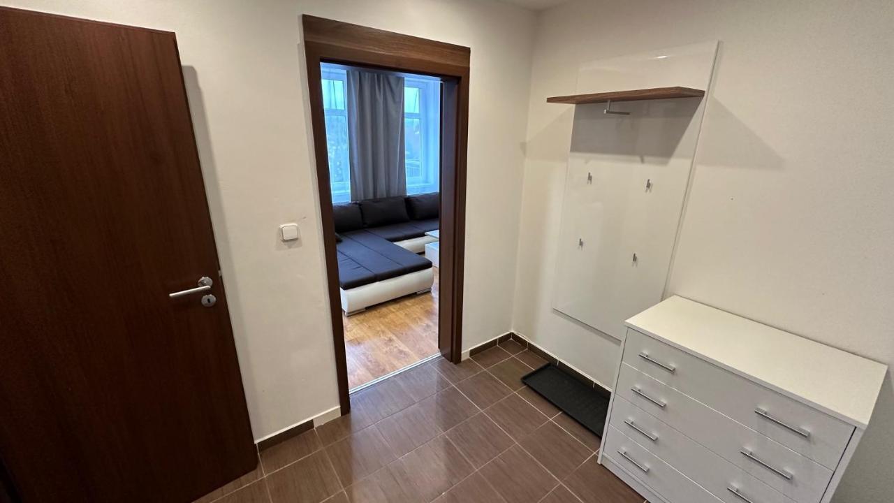 Liptovský Mikuláš 2 Room Apartment - Apartmany Chopok מראה חיצוני תמונה